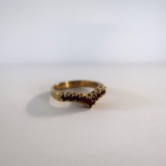 Source Unknown Jewelry - Pretty Gold Tone Ring with Red Gems Stones Slight V Shape Size 5.75